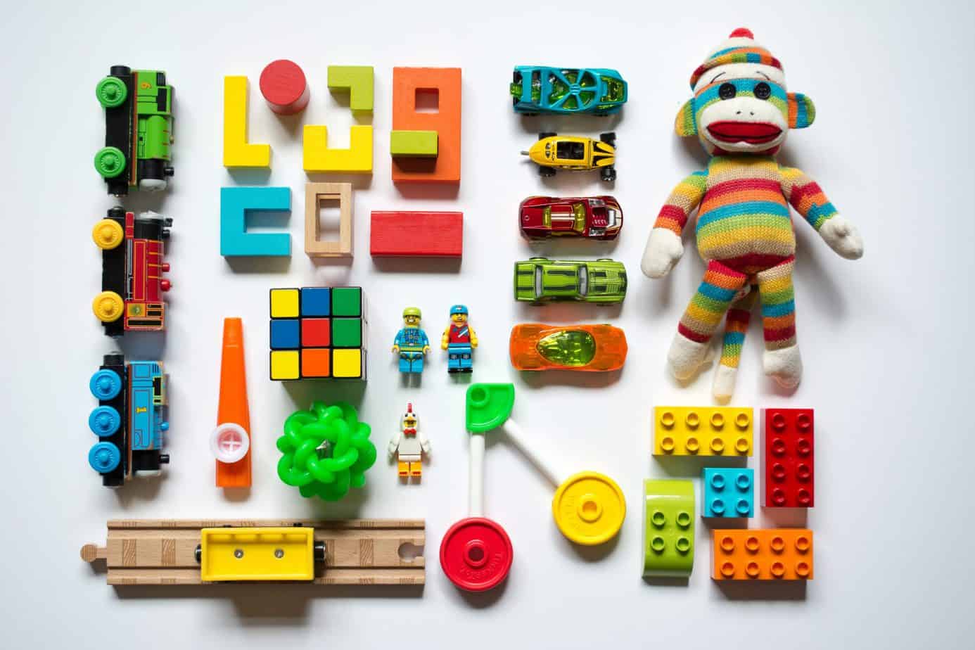 Smart ideas to keep toys organized and to a minimal