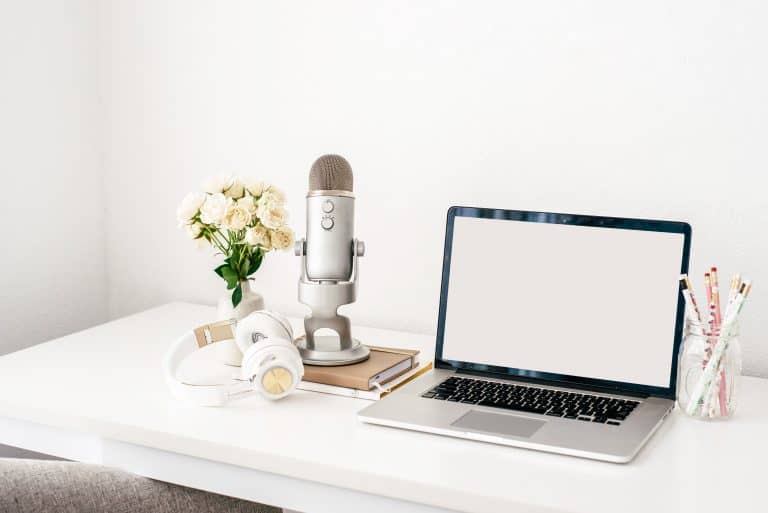 tips to help you keep a clutter-free desk