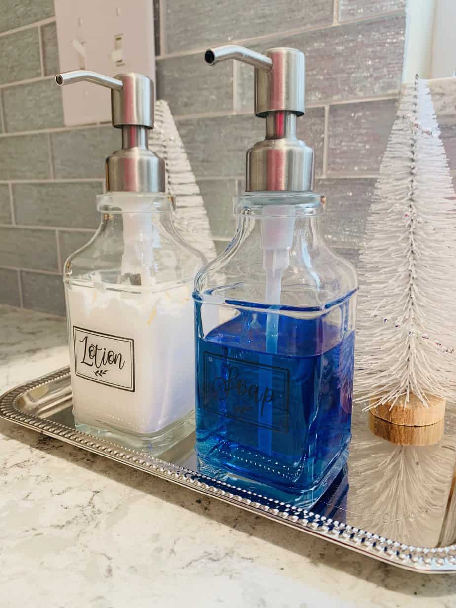 Soap dispenser tray with Christmas trees